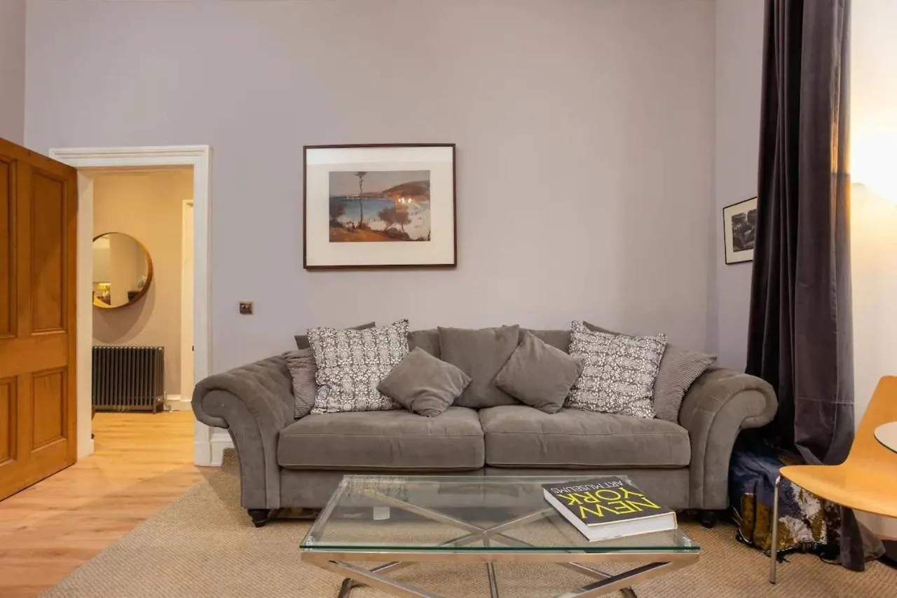 Spacious 2 Bedroom House Near The Meadows Edinburgh Apartment