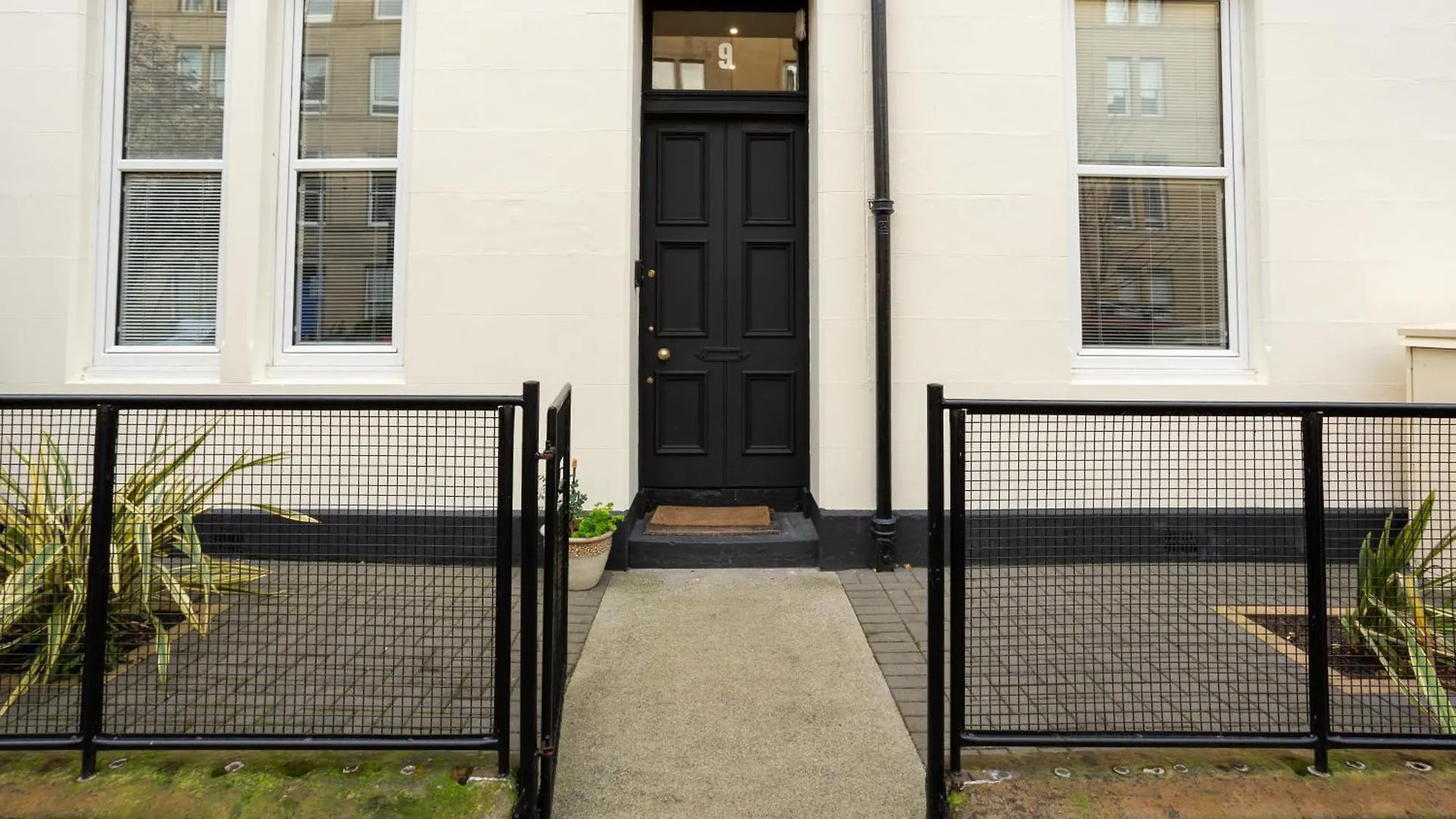Spacious 2 Bedroom House Near The Meadows Edinburgh